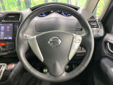 【純正革巻きステアリング】上質な革を使用することで、手にしっかり馴染みとても運転しやすいハンドルです♪