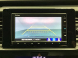 バックでの車庫入れも安心です! リアカメラが付いているバックモニター付のナビを装備しております。操作線もついており距離感も画面から確認できます。
