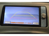 バックモニター付き。車両後方の映像が画面に表示されるので、車庫入れが苦手な人も安心です。ただし、目視確認もお忘れなくお願いいたします。