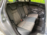 後部座席も気になるようなキズ・汚れやへたり等、大きなダメージはなく、良好な状態です。