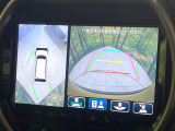 【パノラミックビューモニター】専用のカメラにより、上から見下ろしたような視点で360度クルマの周囲を確認することができます☆死角部分も確認しやすく、狭い場所での切り返しや駐車もスムーズに行えます。