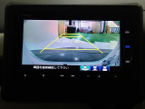 バックも安心のリアカメラ付いています。リアカメラがあると、いつでも安全にバックできますね。死角も減ります。3ビュー切り替え、ガイド線表示なので便利です。