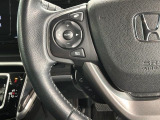 ステアリングにオーディオ操作スイッチが付いています。オーディオ画面に直接タッチしなくても操作が出来ますので、運転に集中できます。