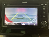 ギヤをR(バック)に入れるとディスプレイオーディオの画面に後ろの映像が映るリアカメラ付です。後退時、コンディションが悪い視界でもカラーバックモニターがドライバーをサポートします。