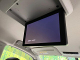 【フリップダウンモニター】大画面モニターで後席でもエンタメをお楽しみいただけます。小さなお子様にも大人気の装備です♪