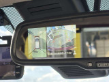 アラウンドビューモニターをルームミラーで確認できます。