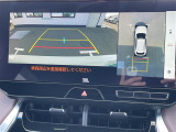 【 アラウンドビューモニター・バックモニター 】真上から見たような映像が流れ、便利かつ大変見やすく安全確認もできます!駐車が苦手な方にもオススメな便利機能です!//