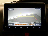 バックガイドモニターで、後方を確認しながら安心して駐車することができます。運転初心者も熟練者も必須の機能ですよ!