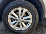 【純正ホイール】外観にマッチした純正アルミホイールを装着しております。