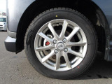 実車はアルミホイール組みのスタッドレスタイヤを装着、この車両には夏用タイヤが付属しています。もちろん夏冬交換のうえで納車も可能です。