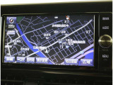 純正ナビを装備。タッチパネル式で使いやすく、お出かけもラクラクです。
