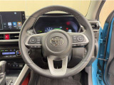 ステアリングスイッチ搭載!手を離さずに手元のスイッチでさまざまな操作が可能。運転中、視線をそらさなくても操作ができて安全です!