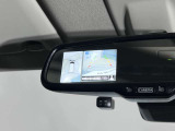 バックミラーにアラウンドビューモニターの表示も可能です!