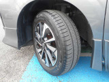 16インチ純正アルミ装着で、タイヤ溝も十分あります!