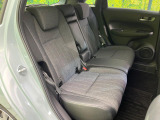 コンパクトカーですが、セカンドシートは十分な広さがあり快適にお乗りいただけます♪シートを倒して大きな荷物を積んだりと、用途の幅が広い1台です。