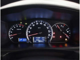 とっても見やすいメーターです。夜間時はラグジュアリーな気分にさせてくれる照明が魅力ですので、夜のドライブも楽しみになりますよ♪