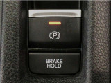 指先の操作でパーキングブレーキの「作動と解除」が行うことができる装備。ブレーキペダルから足を離しても停止し続けてくれるオートブレーキホールド機能。信号待ちなどの際には便利。ECO運転で低燃費走行♪