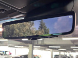 【デジタルインナーミラー】後席の大きな荷物や同乗者で後方が確認しづらい時でも安心!カメラが撮影した車両後方の映像をルームミラー内に表示。クリアな視界で状況の確認が可能です!