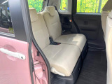 後部座席も気になるようなキズ・汚れやへたり等、大きなダメージはなく、良好な状態です。