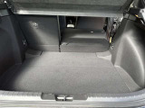 【トランクルーム】 後席シートは6:4の分割可倒式です♪パタンと倒すと、収納力UP!