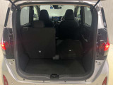 後部座席は分割でシートを倒すことができます。大きな荷物、ゴルフバックも積めます。上質で広々とした室内だから、みんなが心地よく車内で快適に過ごせます♪