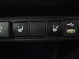 運転席・助手席シートヒーター装備☆  座面と背もたれをすばやく温めるシートヒーターを内蔵。身体を直接温めることができます。 寒い時期には嬉しいアイテムですね♪