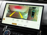 【3Dサラウンドカメラ】は狭い場所でも安心して駐車できるようにサポート。タッチスクリーンの表示と音で障害物との距離を確認できます。車幅感覚に慣れていない方や駐車の苦手な方には必見の装備といえます♪