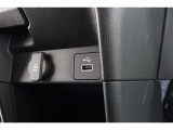 スマートフォンなどの音楽再生が可能なUSB接続ジャック装備車両です♪♪♪