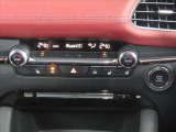 四季を通じて車内を快適に保つオートエアコンを装備しています。又、冬場の朝一のスタート時には大変嬉しいシートヒーターを運転席&助手席に装着、ヒーターが効き始めるまでの冷間時でも快適にスタート出来ます!