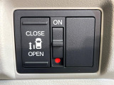 【パワースライドドア】スマートキーや運転席のスイッチでスライドドアの開閉が可能♪電動だから力を入れてドアを開ける必要が無く、小さいお子様でも、重い荷物を持っている時もラクに開け閉めできます♪