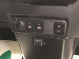 【メーカーパッケージオプション】&ldquo;コンフォートパッケージ&rdquo;運転席・助手席シートヒーターです。座面と背もたれにヒーターを内蔵。身体を直接温めることができます。
