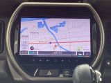 純正9インチナビを搭載しております。大画面で視認性が良いので扱いやすいです。
