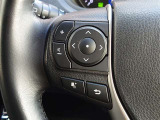 ステアリングスイッチ付き。前方から目を離すことなく操作することが可能です。