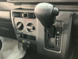 シフトレバー周辺の画像です☆