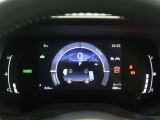 とっても見やすいメーターです。夜間時はラグジュアリーな気分にさせてくれる照明が魅力ですので、夜のドライブも楽しみになりますよ♪