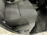 痛みの出やすい運転席シートの角、フロアマット、座面、ともに良好です