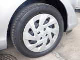 ノーマルタイヤが装着しています。(右前)