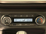 作動状態が一目でわかる液晶ディスプレイ付きAUTOエアコンを装備しています♪室内の温度を設定するとセンサーが室温を感知して、温度、風量を自動的にコントロ-ルして快適な空間を作ってくれます!