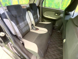 後部座席も気になるようなキズ・汚れやへたり等、大きなダメージはなく、良好な状態です。