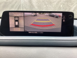 狭い場所での駐車やすれ違いなどでより的確な運転操作に役立つ360&deg;ビューモニターが装備されています。