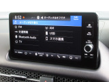 ナビゲーションはホンダコネクトディスプレイを装着しております。AM、FM、Bluetooth、フルセグTVがご使用いただけます。初めて訪れた場所でも道に迷わず安心ですね