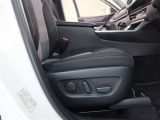 パワーシート搭載。微妙な調整が手軽にでき、ピッタリなポジションで運転することが可能です。