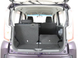 広々としたラゲージスペース!後席を倒すとさらに広く使えます。