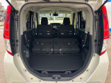 後席を格納すると、これだけの広さが!シーンに合わせたシートアレンジで、大きな荷物も積むことが出来ます♪
