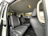 後部座席も広々していて快適に過ごすことができそうです!