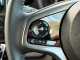 ステアリングにはナビのオーディオやハンズフリーコントロール用のスイッチを装備しております。