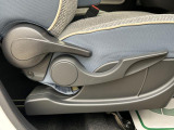 運転席のシートリフター装備しています★細かくドライビングポジションを設定できるので運転し易く、疲れにくいですね♪
