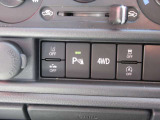 4WD切替スイッチも中央にありますのでいいですね。LDW(車線逸脱警報)/エマブレ/VDC/アイドリングストップの各OFFスイッチもこちらにございます。