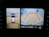 ■アラウンドビューモニター搭載。車体を4方向のカメラで「上から見下ろしたような映像」を映します。車庫入れが苦手な方も映像サポートでラクラク駐車できます。
