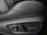パワーシート搭載。微妙な調整が手軽にでき、ピッタリのポジションで運転することが可能です。